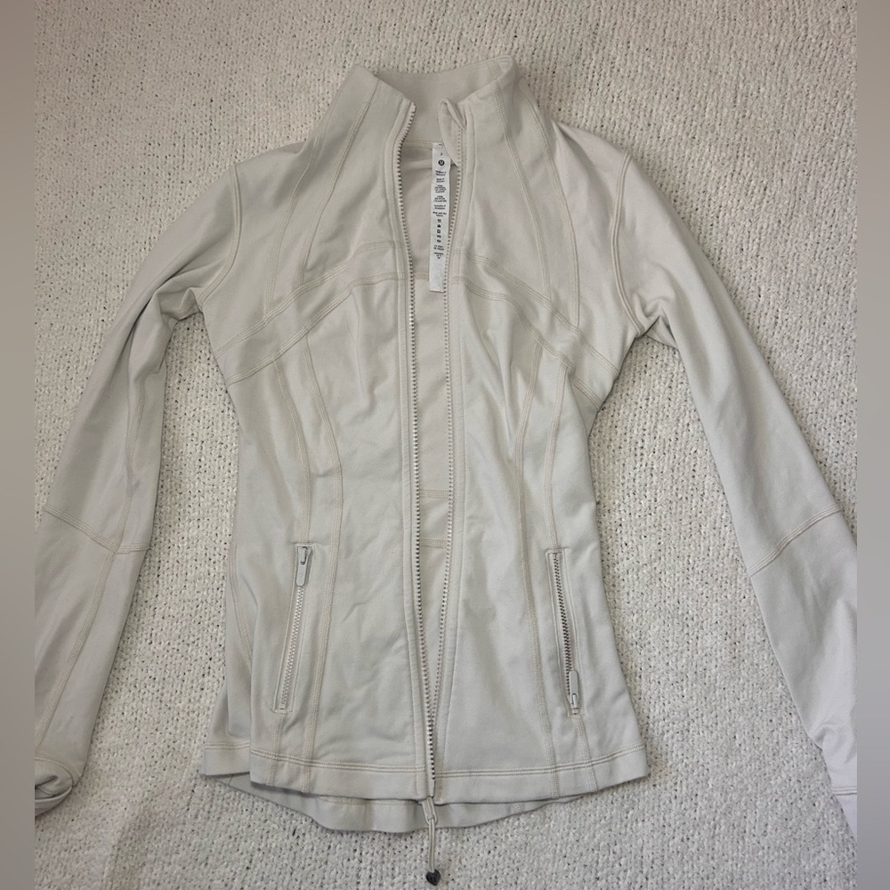 Lululemon size 2 off-white/beige “white opal” define jacket